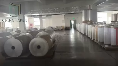 Rollos de papel adhesivo de alta calidad con papel de liberación blanco